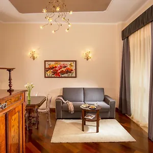 https://largo-argentina-apartment-a-room-in-rome.it-romehotels.com